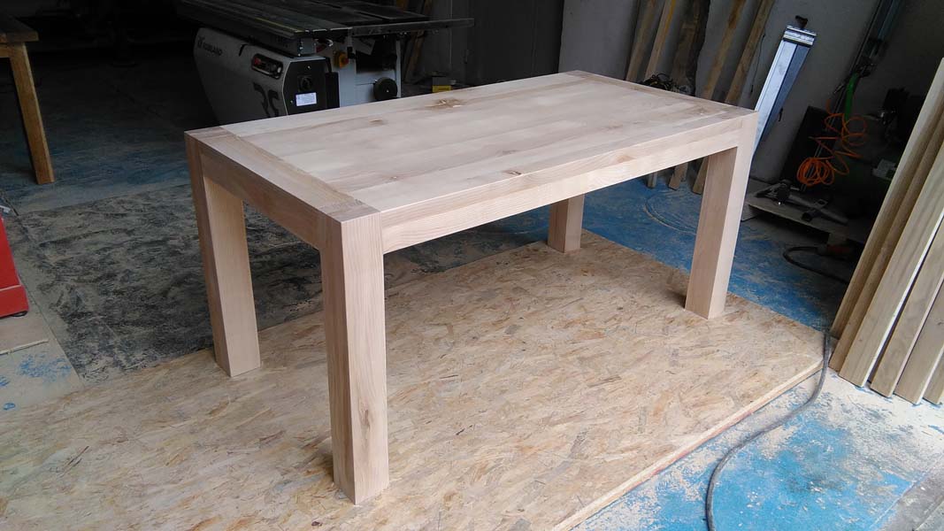 stół do kuchni z litego drewna