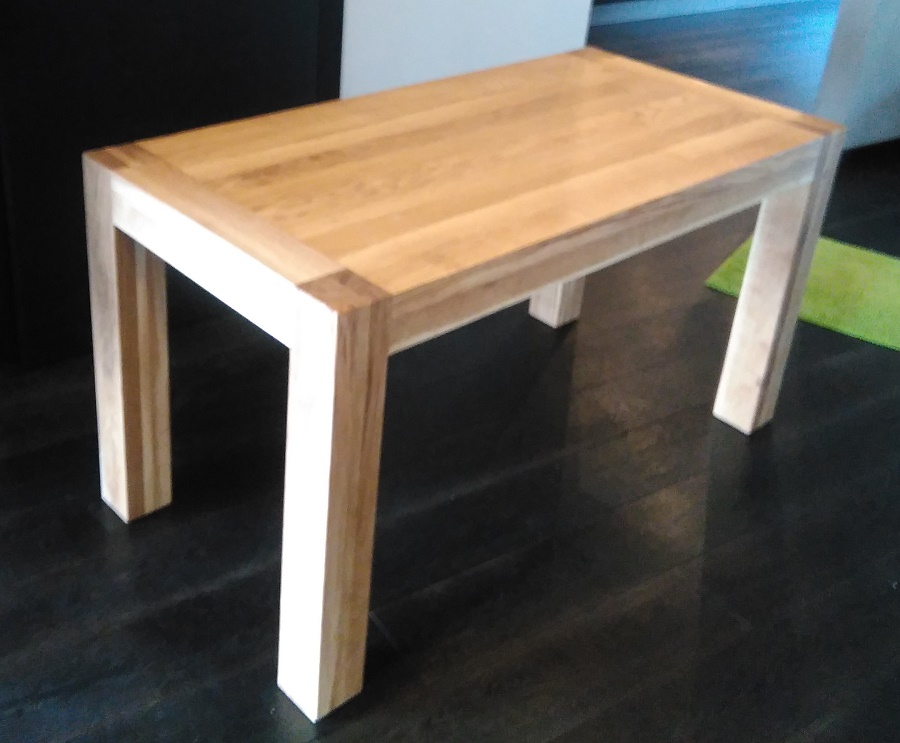 stół drewniany z litych desek