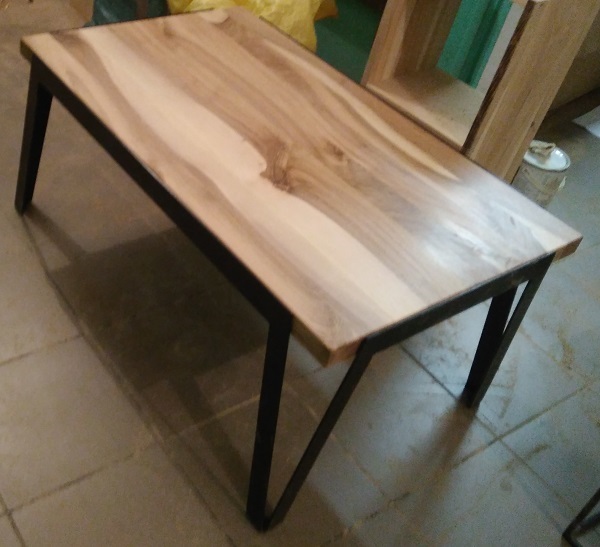 stolik z drewnia