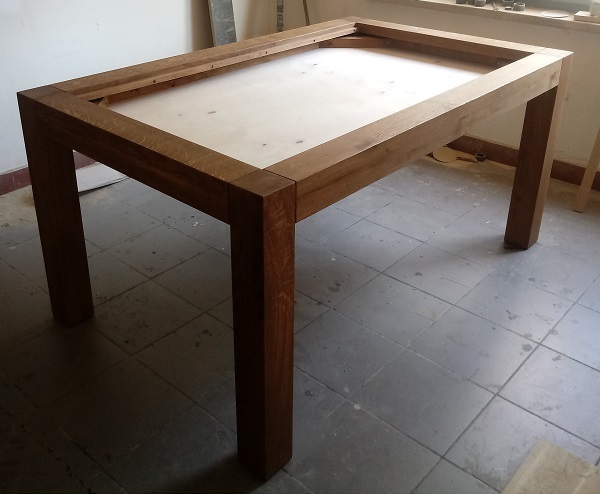 Otwierany stół drewniany