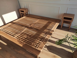 Łóżko z drewna